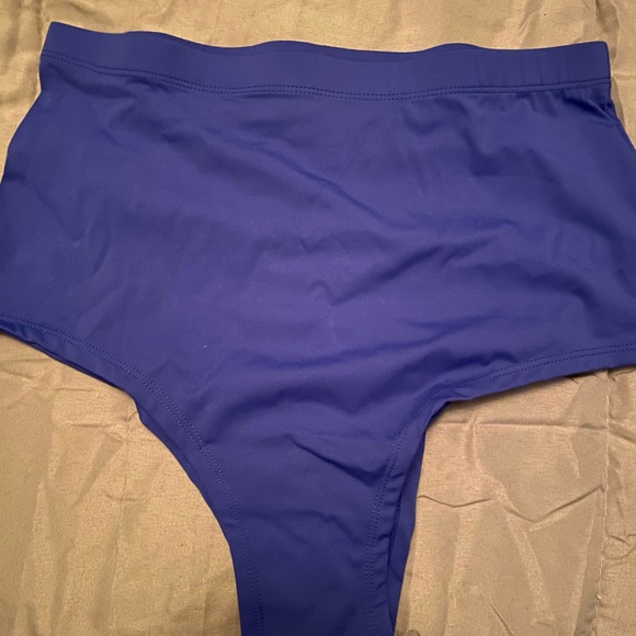 Available! Buckle ruched shorts - Picture 5 of 7